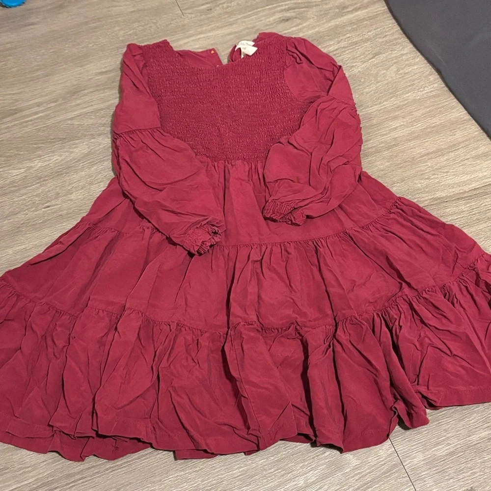 empire cut cocktail dress Burgundy / 4 Exude glamour and sophistication Price $100+ Color:Pebble/Ivory Stunning Floral Dress OOTD